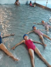 Cours de natation en 3e maternelle